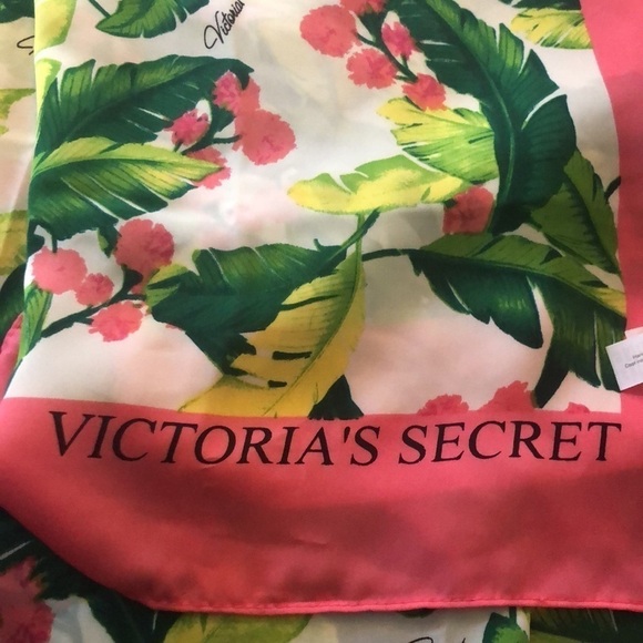 VS Victoria’s Secret Supermodel Essential Floral Square Scarf Pink Green 45X45 - Picture 5 of 5